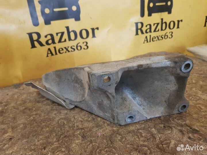 Кронштейн двигателя правый Bmw Х5 Е70 4.8 2007