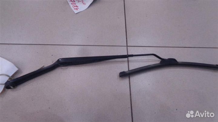 Поводок стеклоочистителя передний левый Nissan Cu