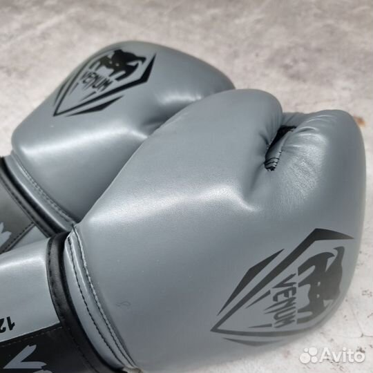 Боксерские перчатки Venum серый