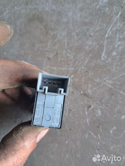 Кнопка стеклоподъёмника Volkswagen Passat B6