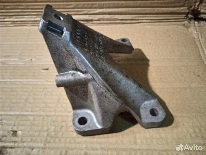 Кронштейн двигателя Audi A4 (B7) 2005-2007