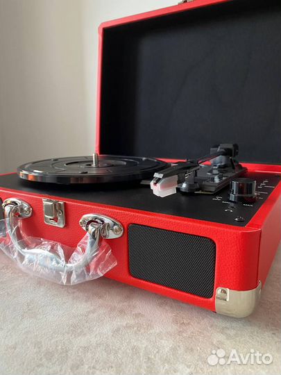 Виниловый проигрыватель пластинок (новый)