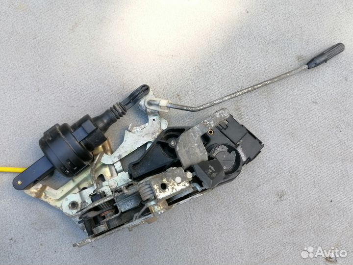 Замок двери передний левый Mercedes-Benz E-Class W