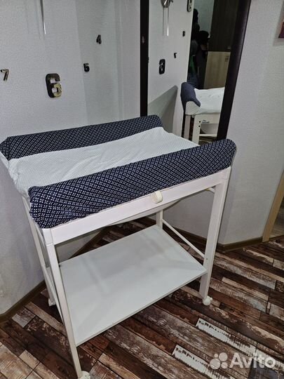 Пелинольный столик с ваночкой