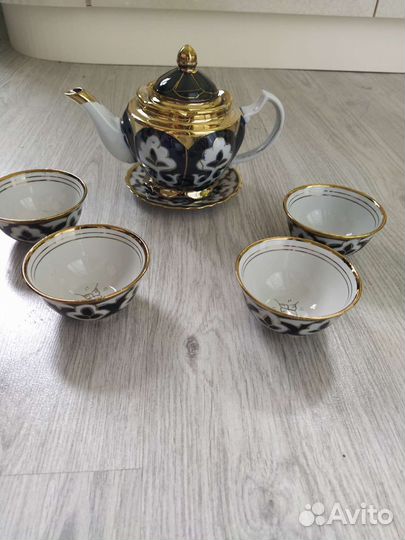 Чайник и пиалы