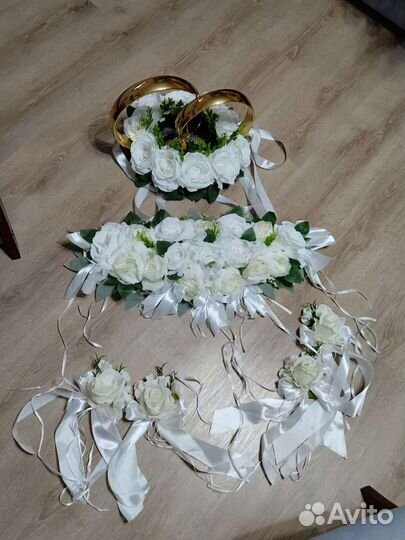 Свадебное украшение на машину