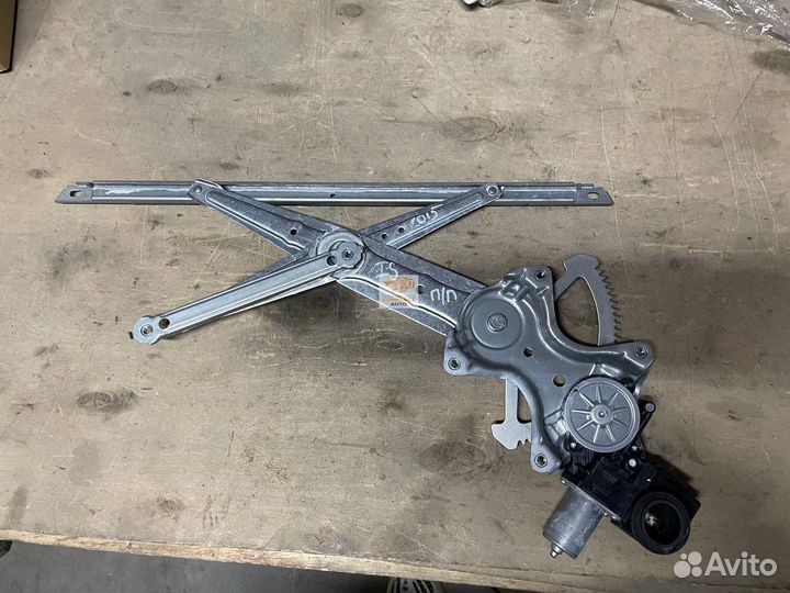 Стеклоподъёмник передней правой двери Lexus IS 3