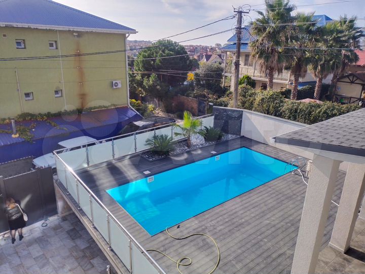 Дом 180 м² на участке 4 сот.