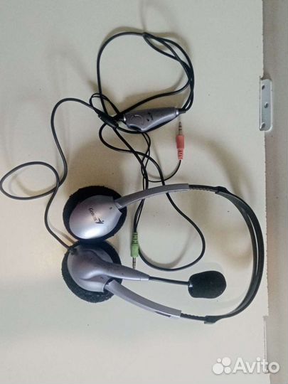 Рабочие наушники с гарнитурой genius