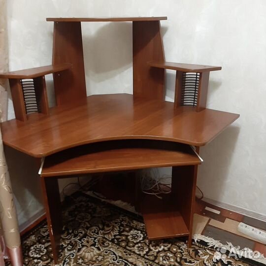 Компьютерный стол