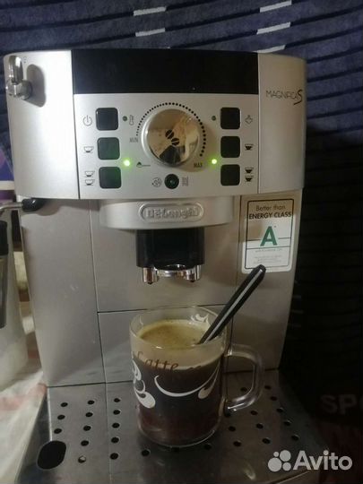 Кофемашина delonghi magnifica s