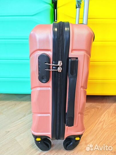 Чемодан на колёсах ручная кладь 40 30 20