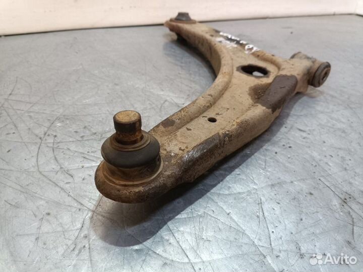 Рычаг поперечный передний правый Mitsubishi Lancer