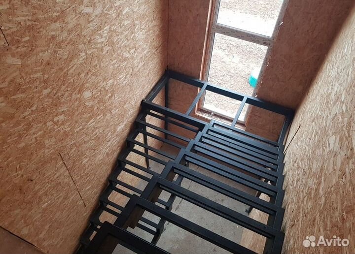 Металлическая лестница на 2 этаж