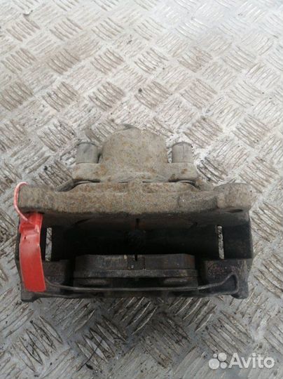 Суппорт передний левый Volkswagen Passat Cc 358