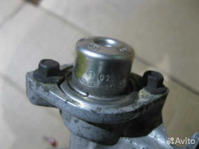 Регулятор давления топлива от Ford Focus II 2005