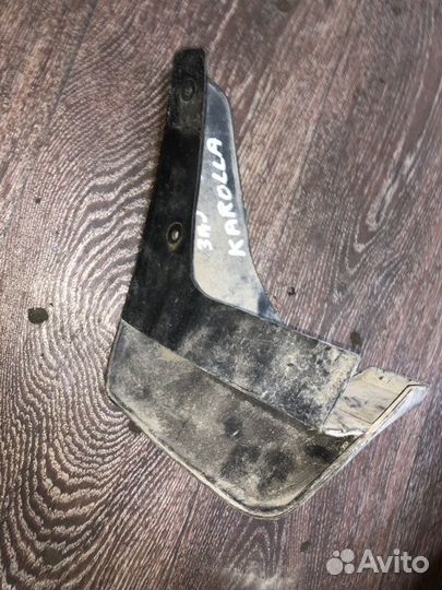 Брызговик задний правый Toyota Corolla ADE150