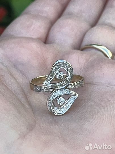 Кольцо с бриллиантом