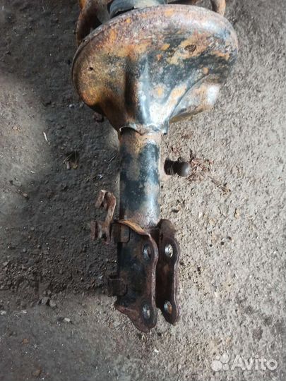 Амортизатор передний правый Hyundai Tiburon Coupe