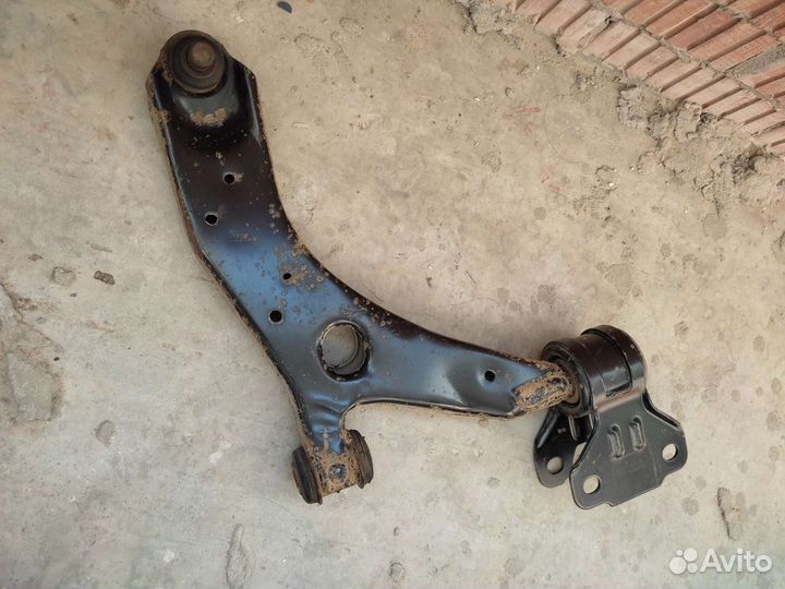 Рычаг передний правый Мазда 3