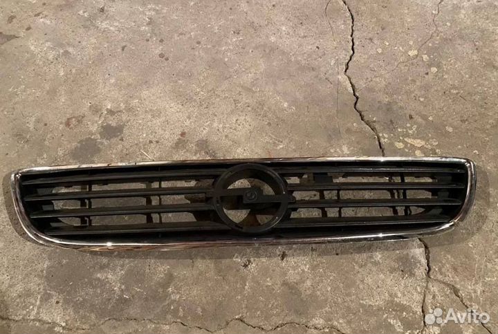 Opel Zafira решетка радиатора