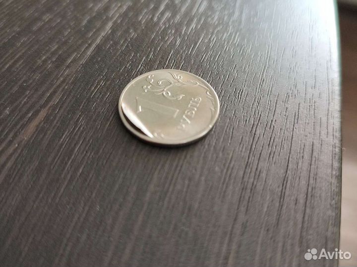 Монета 1 рубль брак