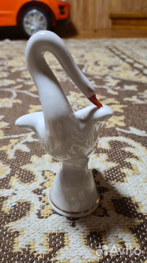 Статуэтка белый лебедь дулево