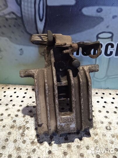 Суппорт задний правый Volkswagen Passat B5