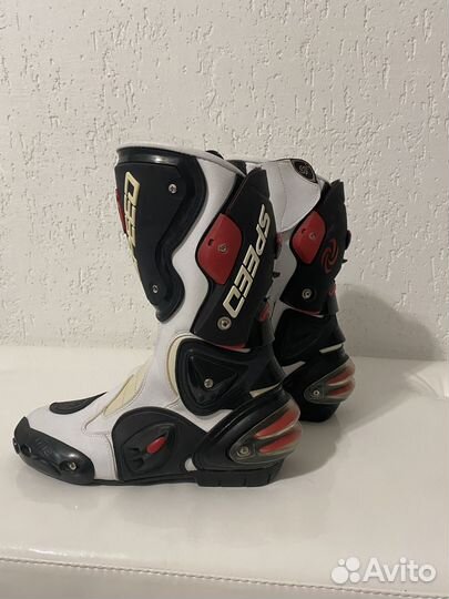 Продаю горнолыжный инвентарь и мотоботы