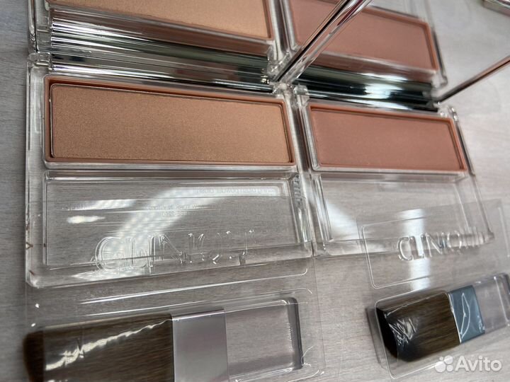 Clinique Компактные румяна Blushing Blush