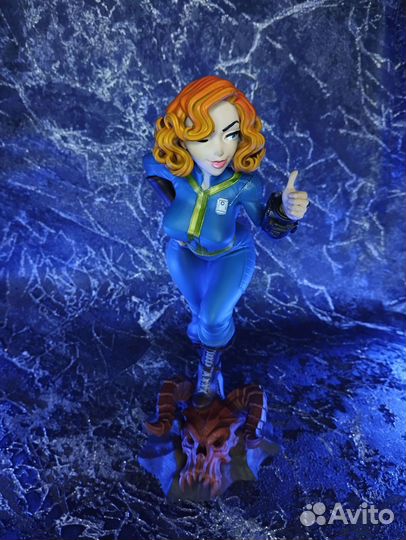 Фигурки Близняшка в жакете и Vault girl