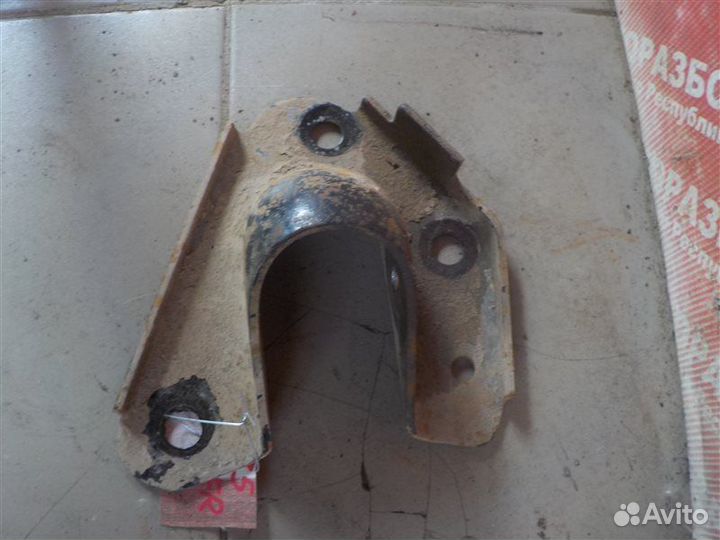 Крепление рычага подвески заднее левое Renault