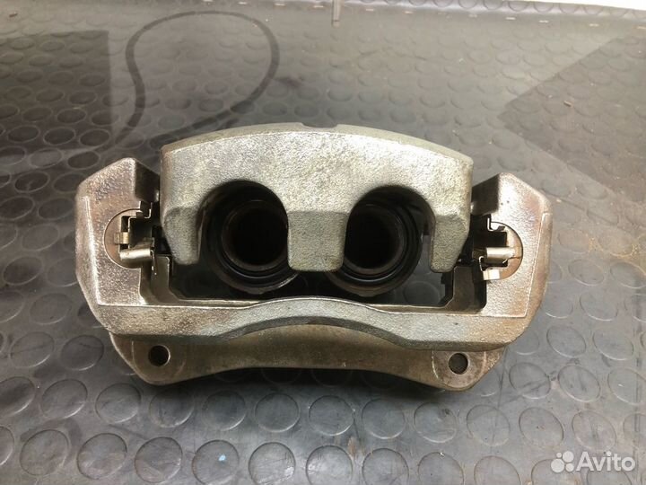 Суппорт тормозной передний левый Lexus RX 350