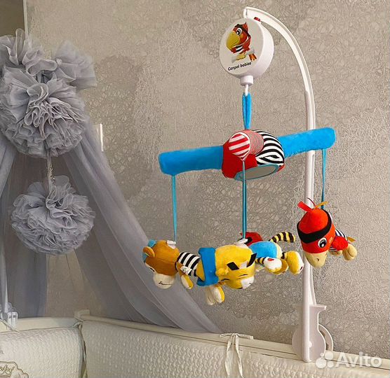 Музыкальный мобиль на кроватку