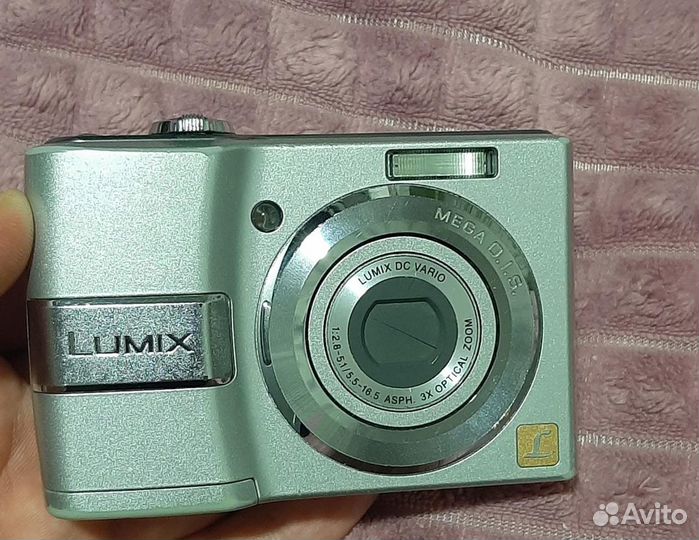 Компактный фотоаппарат