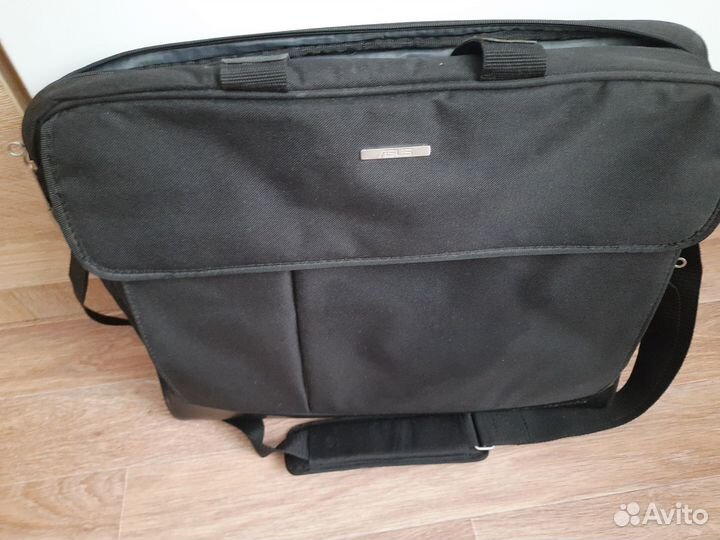 Сумка для ноутбука 17 дюймов бу в отл. состоянии
