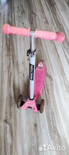 Самокат трехколесный со светящимися колесами