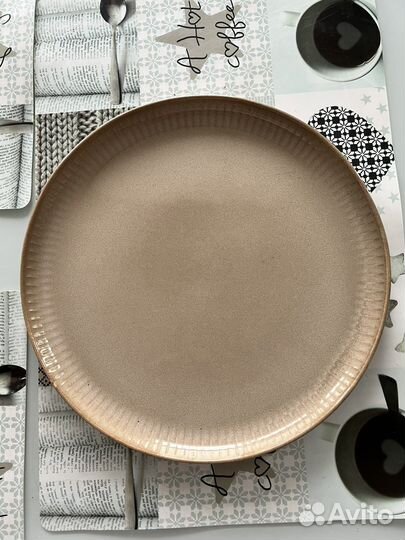 Тарелка керамическая бежевая