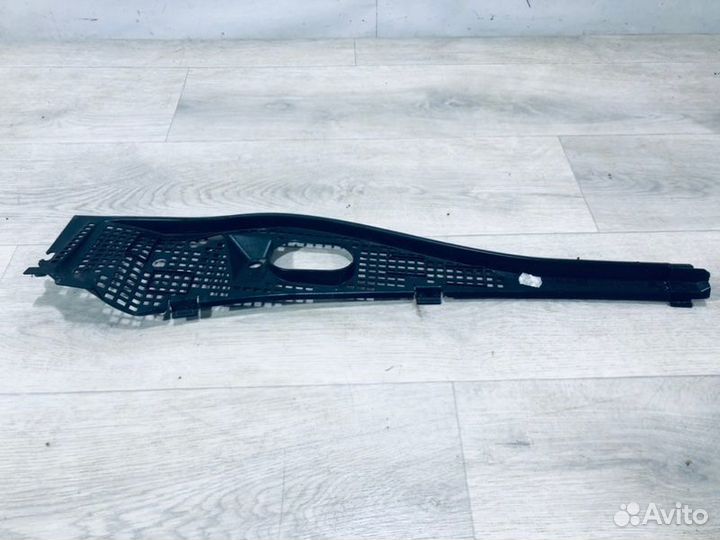 Решетка под лобовое стекло правая Лада Ларгус