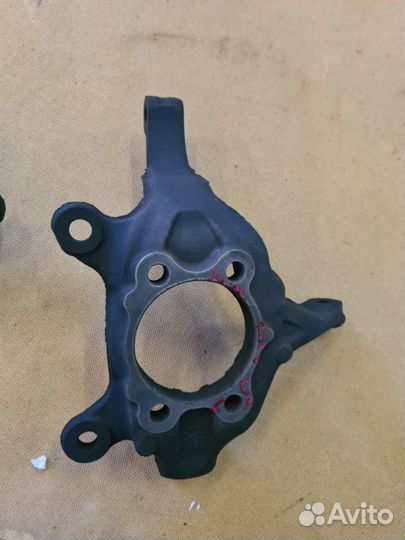 Кулак поворотный передний Nissan Juke F15 HR16DE