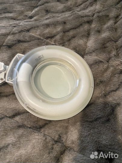 Лампа с лупой