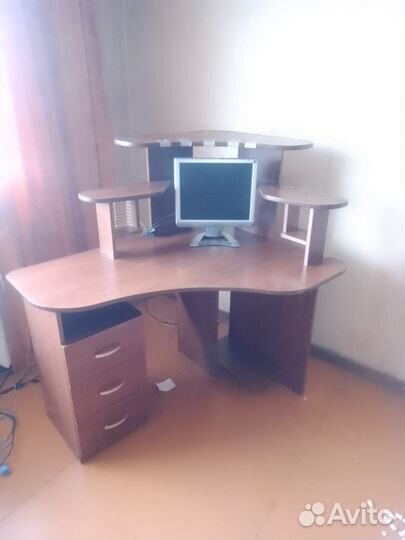 Компьютерный стол