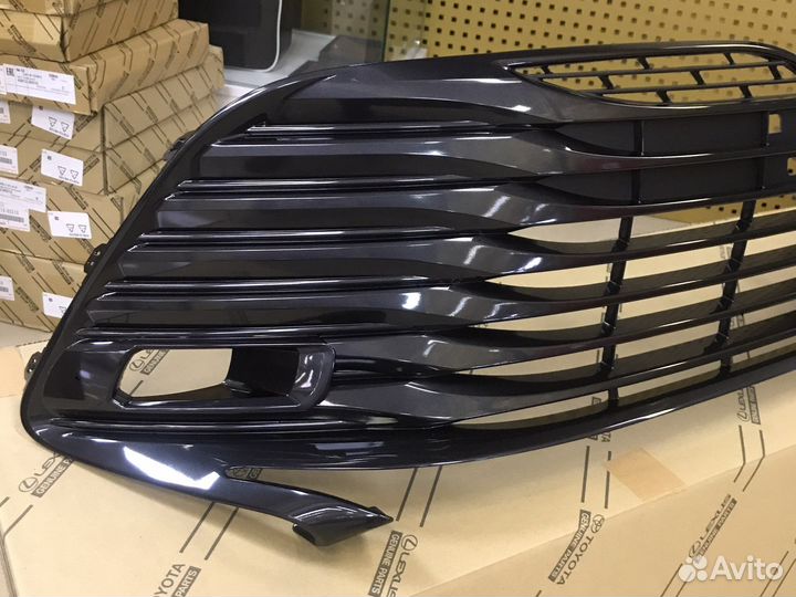 Нижняя решетка переднего бампера Toyota Camry 70