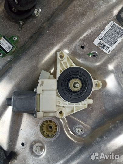 Стеклоподъемник передний левый Mercedes C Class