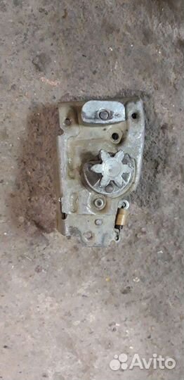 Механизм замка двери Москвич 2140
