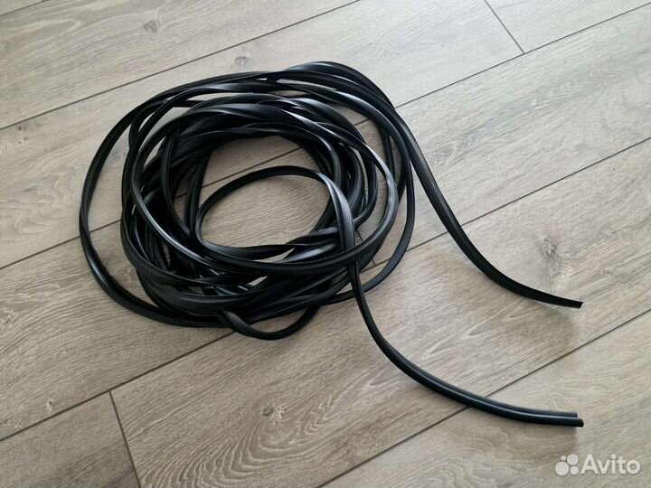 Уплотнитель лобового стекла (Резинка) Audi/VW (4м)