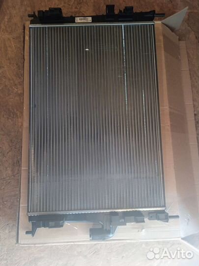 Радиатор охлаждения на LADA largus
