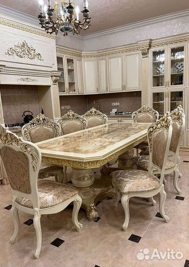 Стол кухонный и стулья