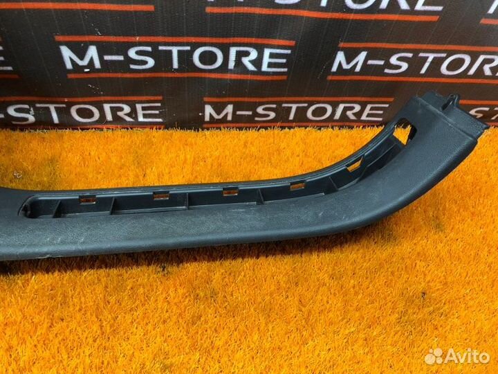 Накладка на порог салона правая Volkswagen Touareg