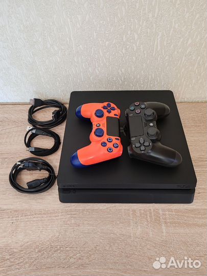 Sony PS4 Slim 1TB + 2 геймпада + игры
